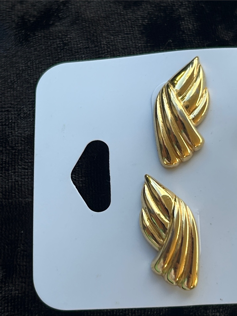 Vintage Gold-Tone Sculpted Leaf Stud Post Earrings - EUC